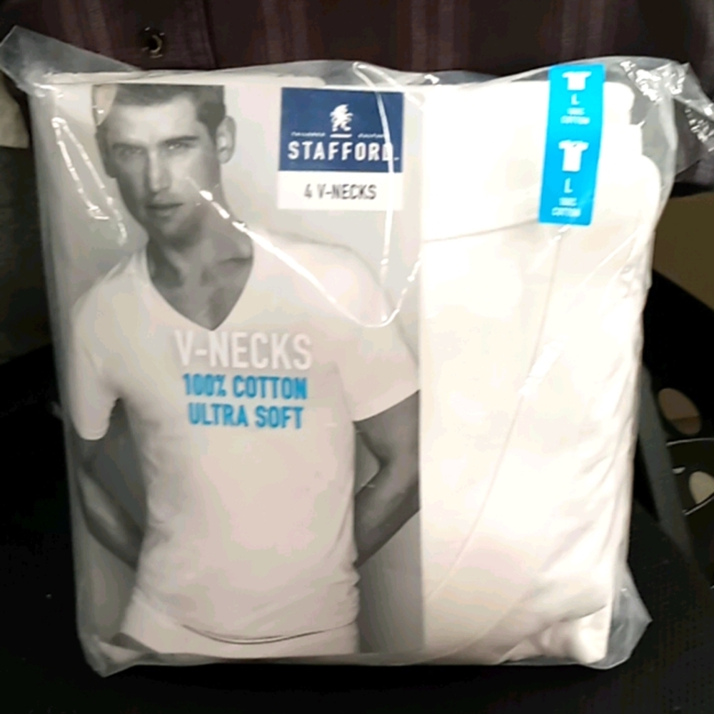 4 Large v neck t shirts